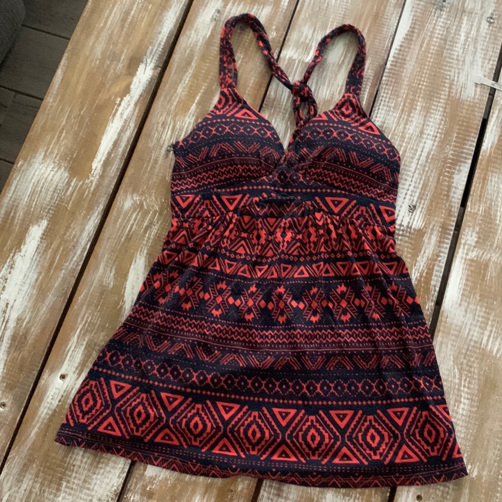 Crisscross red/navy sleeveless top